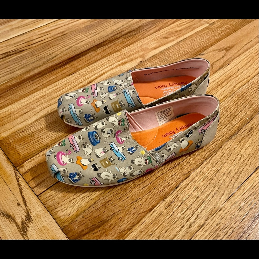 Grumpy Cat Bob’s by Sketchers slip-on shoes - great condition!
